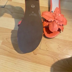 Cecelia flower slides Brand new never been worn runs small size up